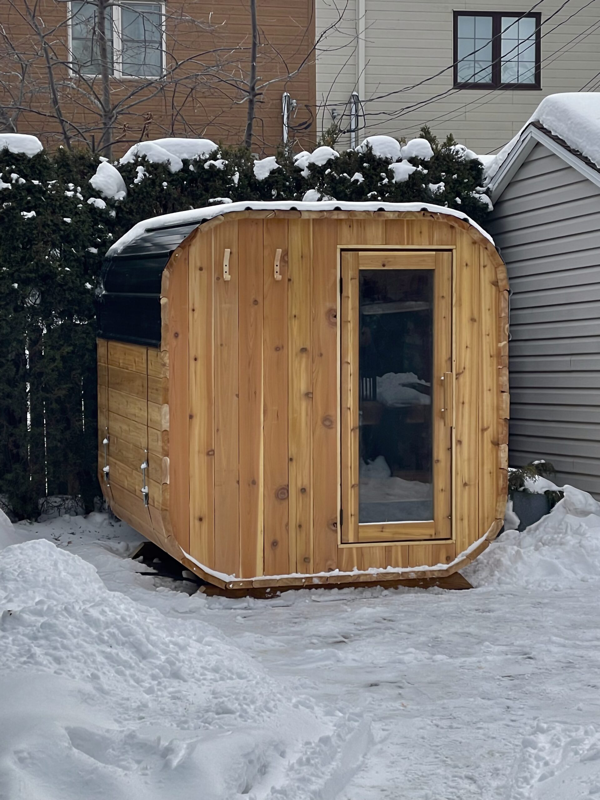 Room For 4-5 People (6x6x6 ft) 4500$